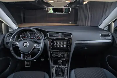 VW Golf 1.5 TSI Comfortline — Compacte dynamique, sans accident, équipée de série — Miniature 15