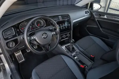 VW Golf 1.5 TSI Comfortline — Compacte dynamique, sans accident, équipée de série — Miniature 13