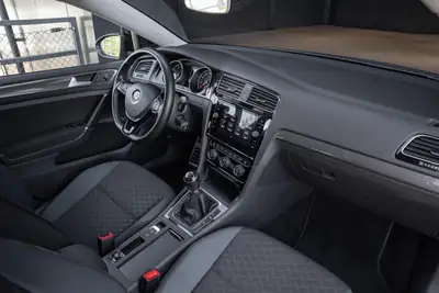 VW Golf 1.5 TSI Comfortline — Compacte dynamique, sans accident, équipée de série — Miniature 14