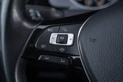 VW Golf 1.5 TSI Comfortline — Compacte dynamique, sans accident, équipée de série — Miniature 21
