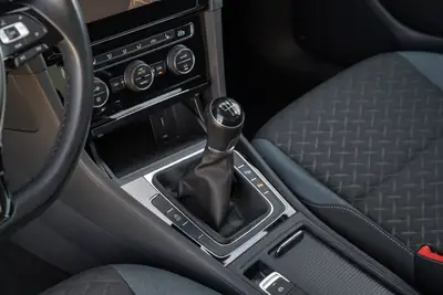 VW Golf 1.5 TSI Comfortline — Compacte dynamique, sans accident, équipée de série — Miniature 20