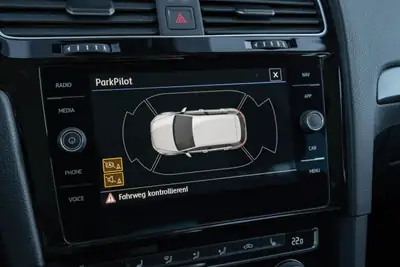 VW Golf 1.5 TSI Comfortline — Compacte dynamique, sans accident, équipée de série — Miniature 19