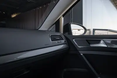 VW Golf 1.5 TSI Comfortline — Compacte dynamique, sans accident, équipée de série — Miniature 22