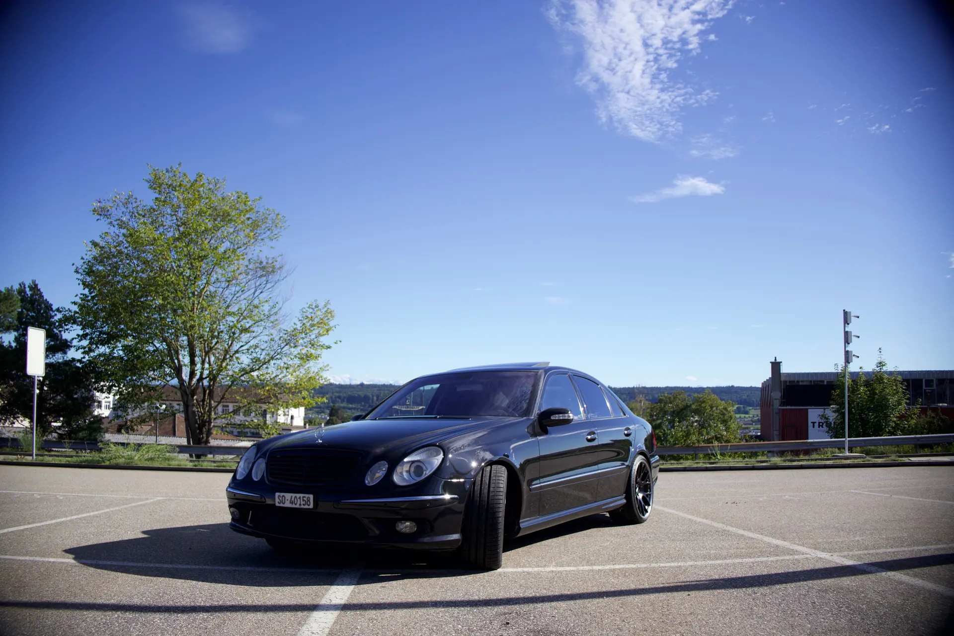 Mercedes-Benz E 55 AMG — Le V8 mythique, 476 ch de pure performance — vue extérieure