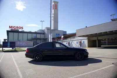 Mercedes-Benz E 55 AMG — Le V8 mythique, 476 ch de pure performance — détail