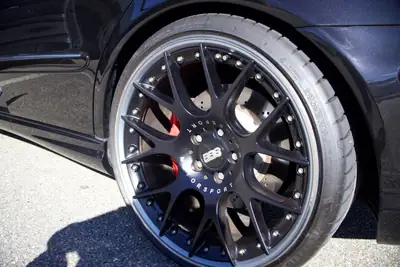 Mercedes-Benz E 55 AMG — Le V8 mythique, 476 ch de pure performance — tableau de bord