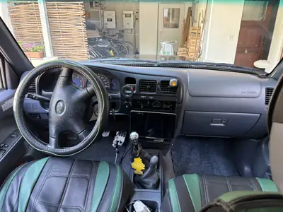 Toyota HI-LUX D-4D 2002 — Utilitaire robuste 4x4, sans accident — interni