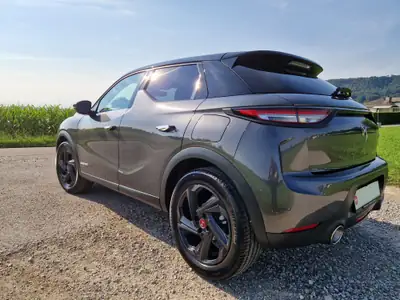 DS3 Crossback 1.2 PureTech 155 Performance Line — Design premium, 60 000 km seulement — side view