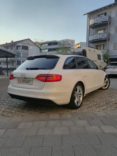 Audi A4 2.0 TDI 190 PS — Break spacieux, diesel économe, sans sinistre — vista posteriore
