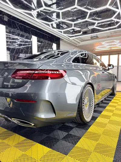 Mercedes-Benz E 400 AMG Line Coupé — 431 ch Biturbo, 4MATIC, Tuning Premium — arrière