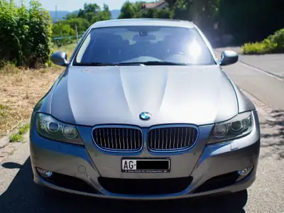 BMW 325i xDrive Touring — Break élégant, motorisation réputée, équipement premium — Seitenansicht