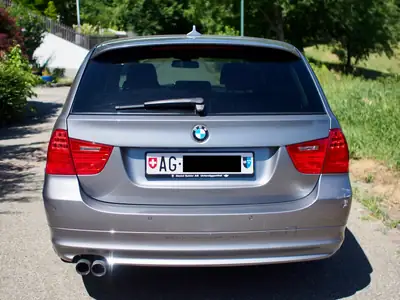 BMW 325i xDrive Touring — Break élégant, motorisation réputée, équipement premium — Heckansicht