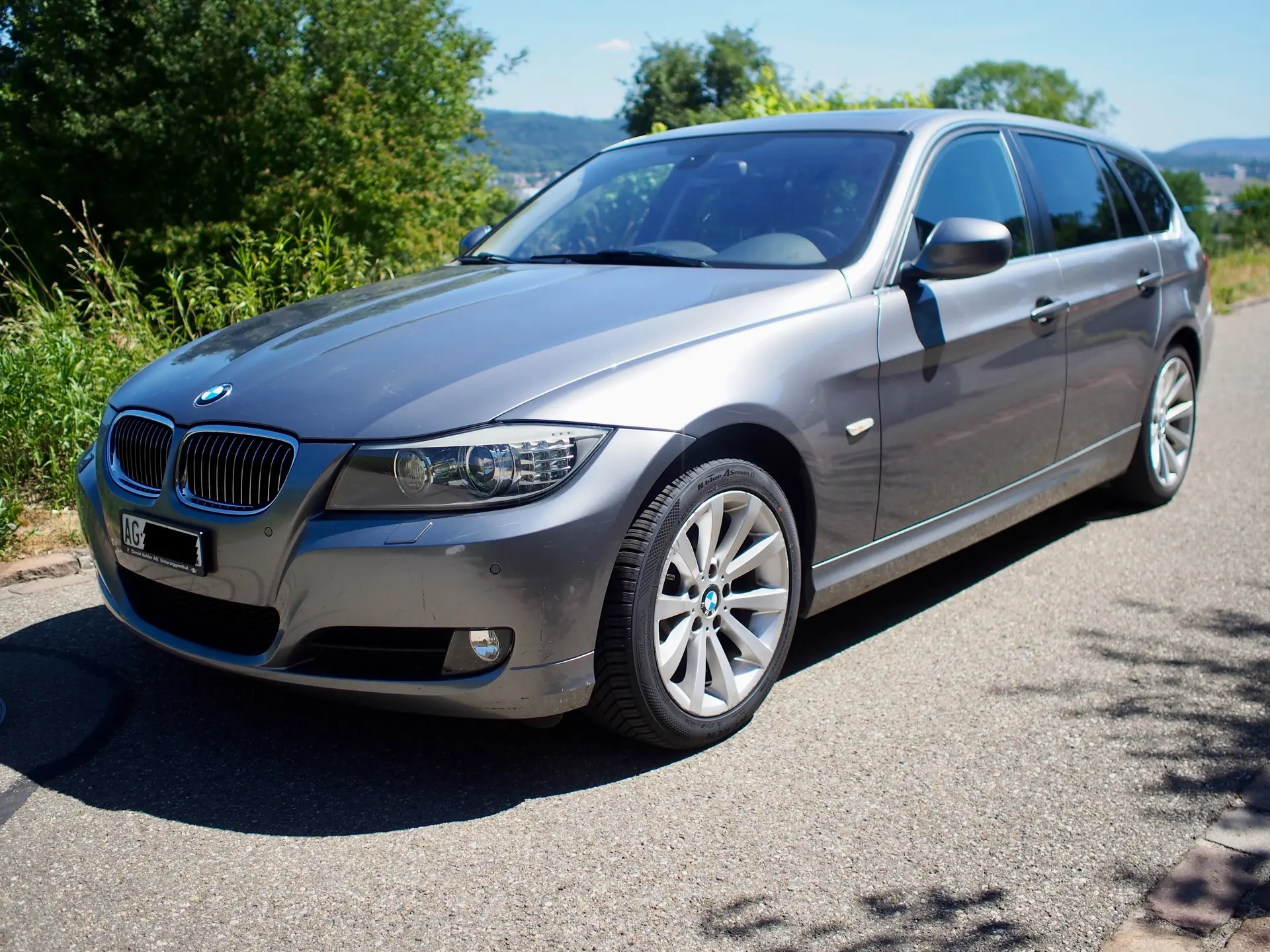 BMW 325i xDrive Touring — Break élégant, motorisation réputée, équipement premium — Außenansicht