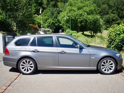 BMW 325i xDrive Touring — Break élégant, motorisation réputée, équipement premium — Armaturenbrett