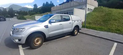 Ford Ranger 2.0 EcoBlue 170 4x4 XLT — Pick-up robuste, attelage renforcé et faible kilométrage — arrière