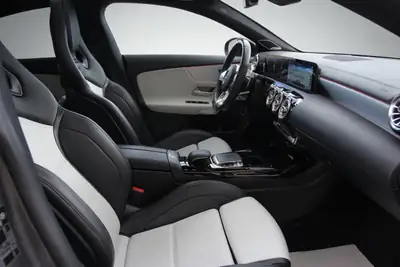 Mercedes-Benz CLA 35 AMG 4Matic — Performance sportive et allure affirmée — Miniature 14