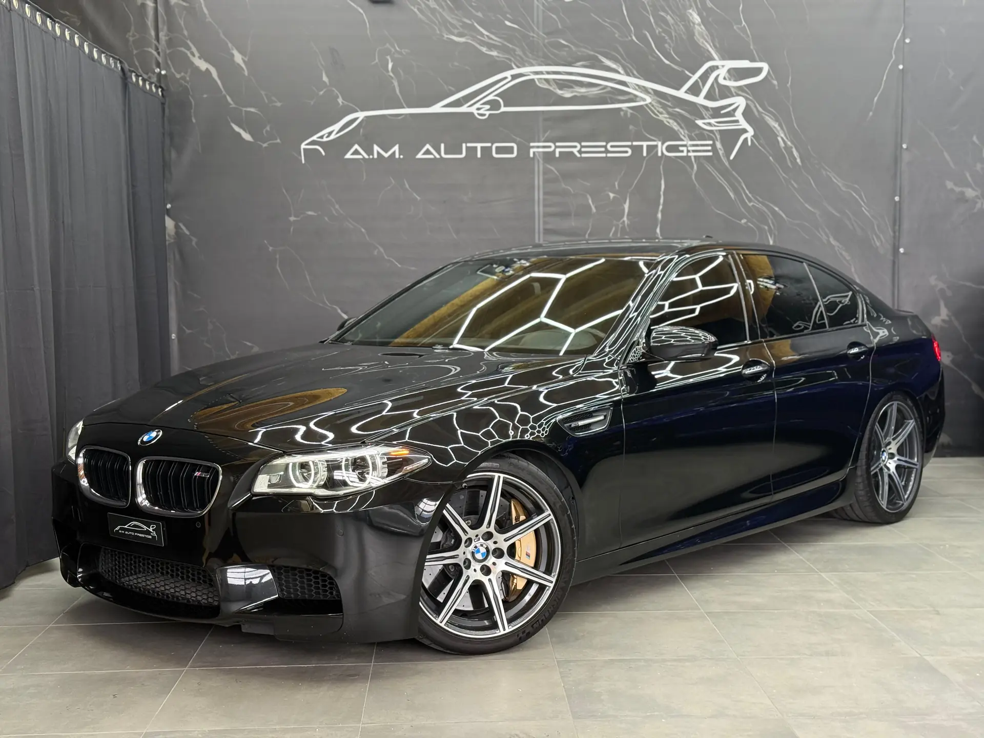 BMW M5 Competition Drivelogic — Berline musclée 575 ch, échappement titane et freins céramiques