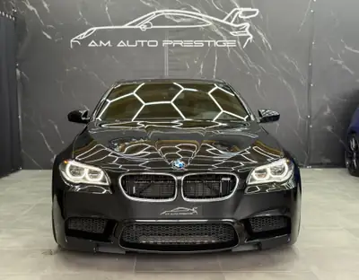 BMW M5 Competition Drivelogic — Berline musclée 575 ch, échappement titane et freins céramiques — fianco