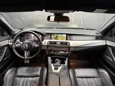 BMW M5 Competition Drivelogic — Berline musclée 575 ch, échappement titane et freins céramiques — Miniatura 10