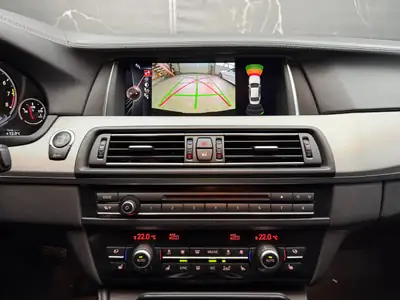 BMW M5 Competition Drivelogic — Berline musclée 575 ch, échappement titane et freins céramiques — Miniatura 13