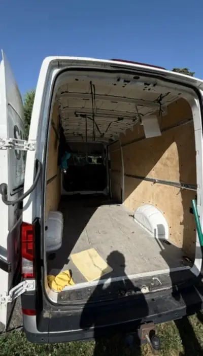 VW Crafter 35 2.0 TDI 140 — Utilitaire robuste, 128'000 km, moteur fiable — Heckansicht