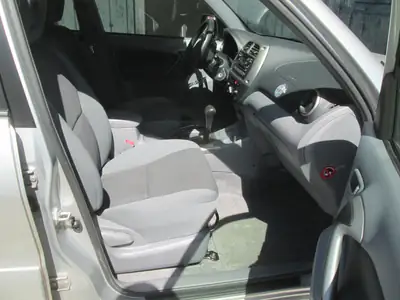 Toyota RAV-4 2.0i-16V Linea Sol 2002 — SUV robuste, sans accident, entretien suivi — Miniature 8