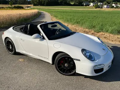 Porsche 911 Carrera GTS Cabrio PDK — Roadster légendaire, entretien Porsche complet — Heckansicht