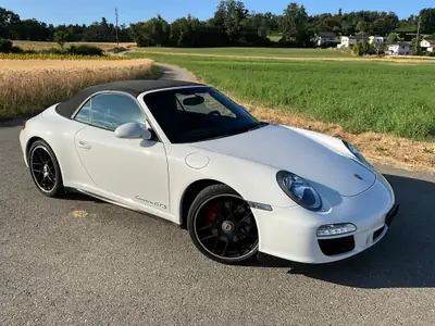 Porsche 911 Carrera GTS Cabrio PDK — Roadster légendaire, entretien Porsche complet — Seitenansicht