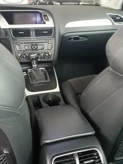 Audi A4 1.8 TFSI 160 quattro — Berline sportive all-terrain, sans accident — intérieur