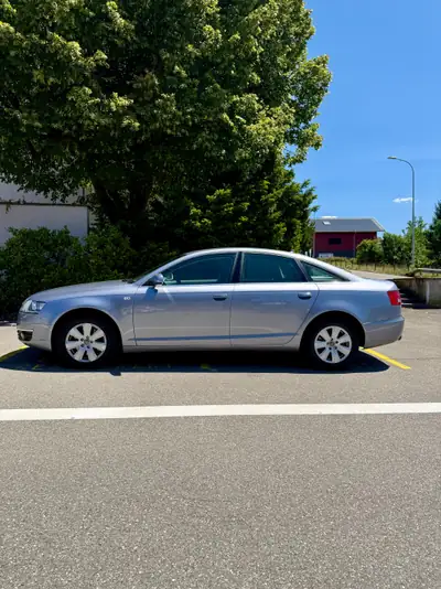 Audi A6 Limousine 3.2 V6 FSI Quattro — Berline élégante, motorisation puissante, transmission intégrale — tableau de bord