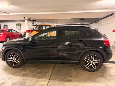 Mercedes-Benz GLA 200 Urban — SUV compact performant, sans accident — Heckansicht
