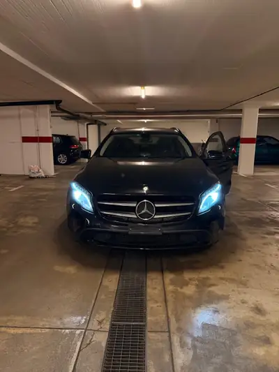 Mercedes-Benz GLA 200 Urban — SUV compact performant, sans accident — Außenansicht
