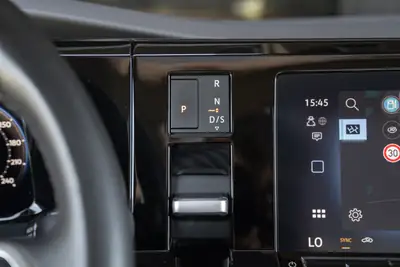 VW T7 Multivan 2.0 TDI Style DSG — 7 places, motorisation efficace, équipements premium — Miniature 20