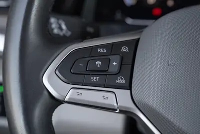 VW T7 Multivan 2.0 TDI Style DSG — 7 places, motorisation efficace, équipements premium — Miniature 21