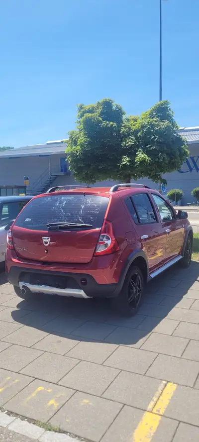 Dacia Sandero 1.6 Stepway 2012 — Robustesse et praticité, sans compromis — vista posteriore