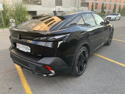 Peugeot 408 GT — Hybride rechargeable 225 ch, quasi neuf avec 16'550 km — tableau de bord