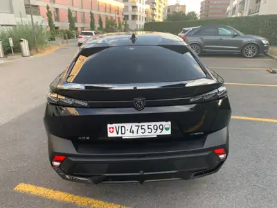 Peugeot 408 GT — Hybride rechargeable 225 ch, quasi neuf avec 16'550 km — intérieur