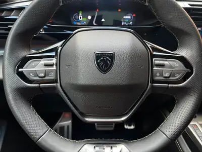 Peugeot 408 GT — Hybride rechargeable 225 ch, quasi neuf avec 16'550 km — Miniature 18