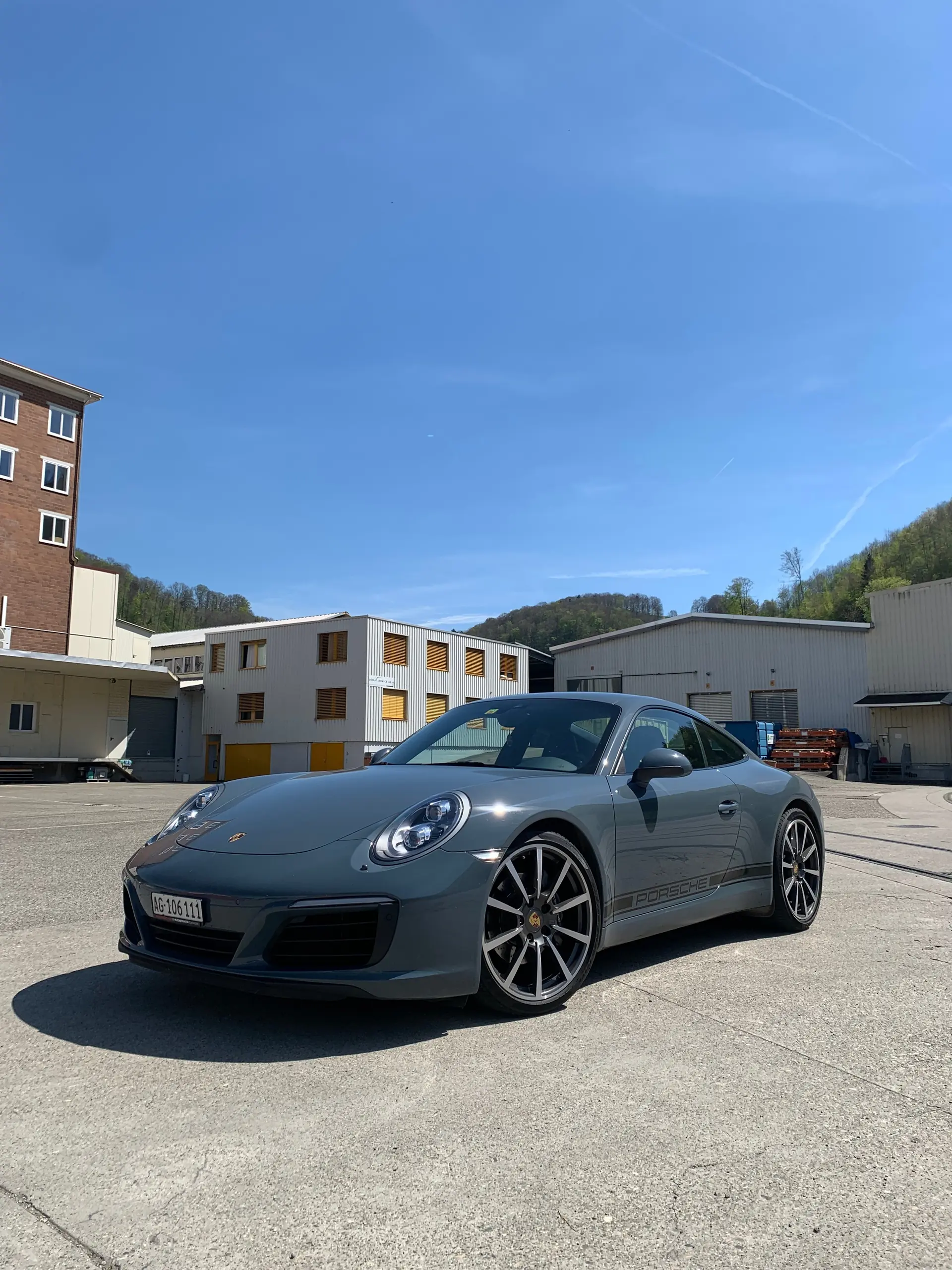 Porsche 911 3.0 Carrera — Le mythe sportif en bleu métallisé, 106 000 km — vue extérieure