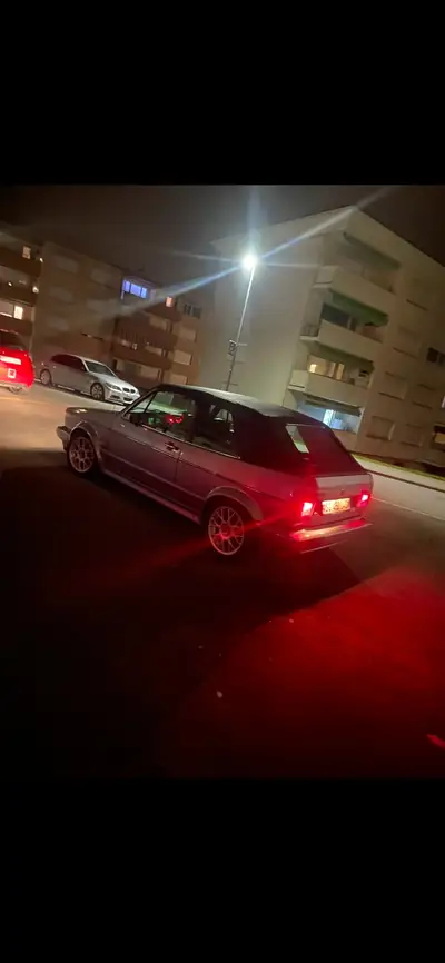 VW Golf Cabriolet 1988 — Roadster iconique, moteur 1.8L essence, sans sinistre — côté