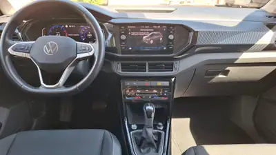 VW T-Cross 1.0 TSI 110 — SUV compact efficace, quasi neuf avec 18 000 km — dashboard