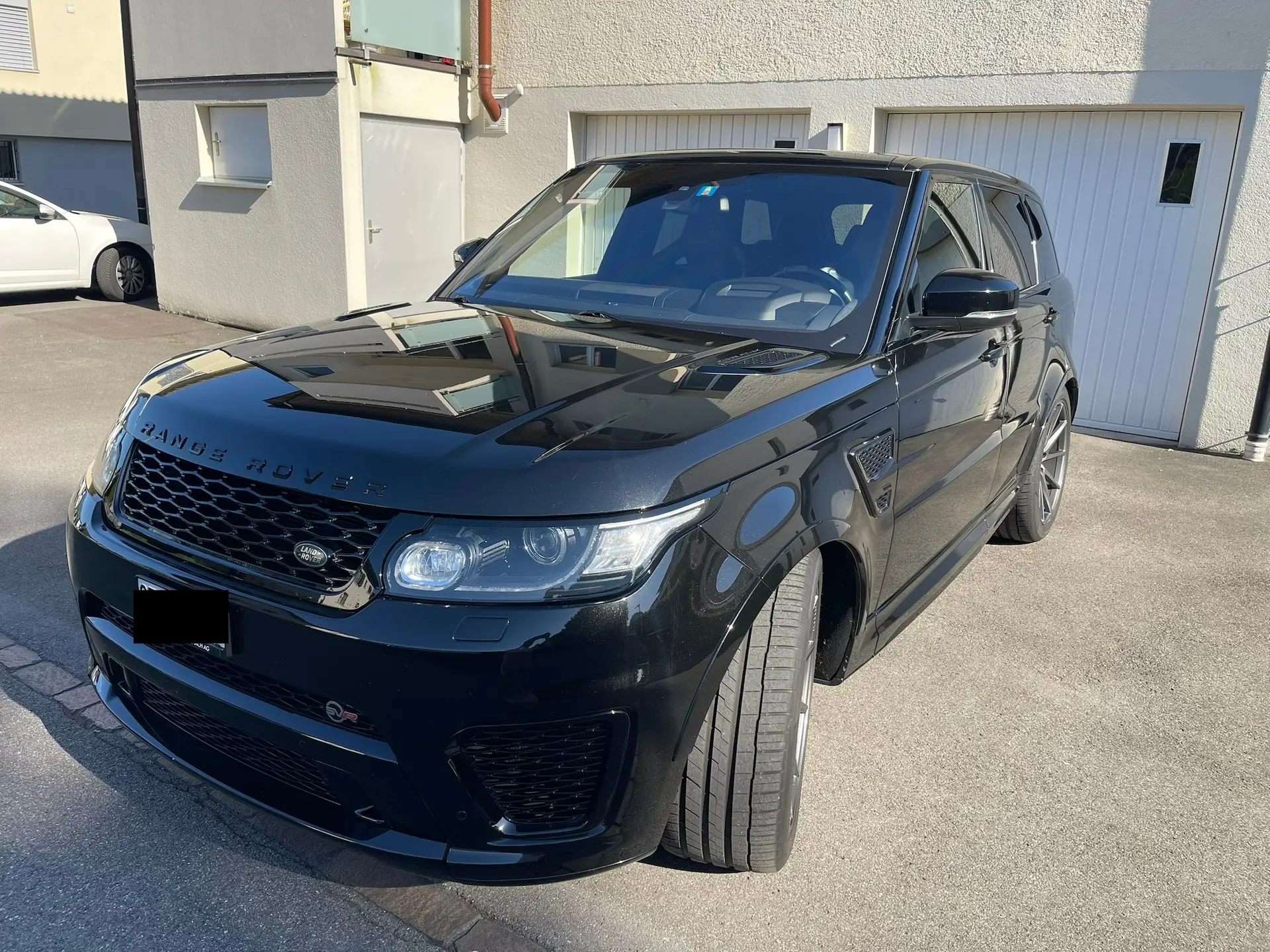 Land Rover Range Rover Sport 5.0 V8 SC SVR — Performance britannique, 150'000 km — Außenansicht