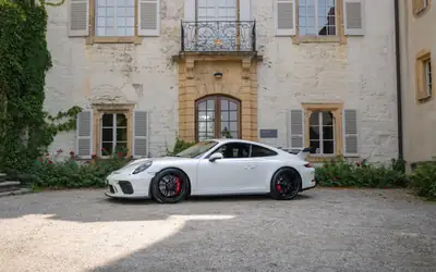 Porsche 911 4.0 GT3 PDK — Légendaire sportive 500 ch, seulement 29 900 km — exterior view
