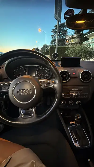 Audi A1 1.0 TFSI ultra Sport S-Tronic — Citadine dynamique, 145'000 km, sans sinistre — Innenraum