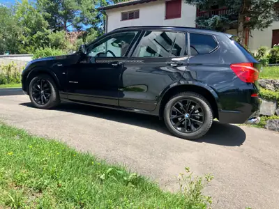 BMW X3 xDrive 30d — SUV premium diesel, caméra 360° et design M Sport — vista posteriore