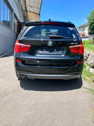 BMW X3 xDrive 30d — SUV premium diesel, caméra 360° et design M Sport — interni