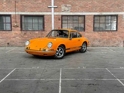 Porsche 911 Coupé 1969 — Légende des routes, 80'000 km, orange éclatant — côté