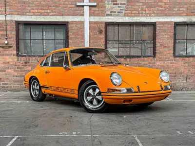 Porsche 911 Coupé 1969 — Légende des routes, 80'000 km, orange éclatant — intérieur