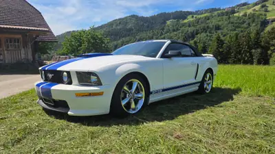 Ford Mustang GT California Special — Cabriolet légendaire, 304 ch et faible kilométrage — Thumbnail 8