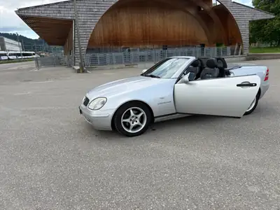 Mercedes-Benz SLK 230 Kompressor — Cabriolet sportif 1998, motorisation compressée 193 ch — detail